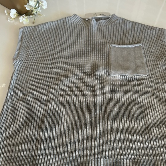 Gray Ribbed Top - Picture 5 of 7